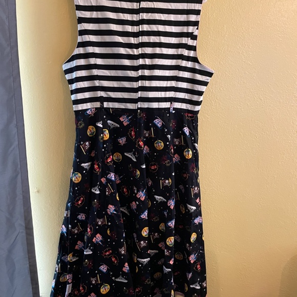 Disney Dress icons Xl NWT - Picture 2 of 4